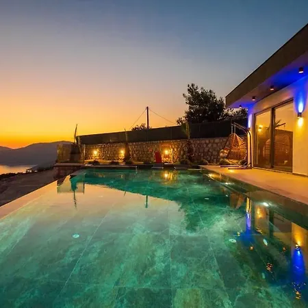 Modern Luxury Seaview 2br Villa Kaş
